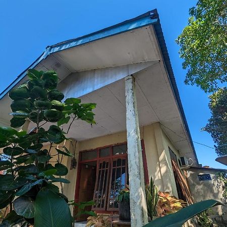 Agusfamily Homestay Лабуан-Бахо Экстерьер фото