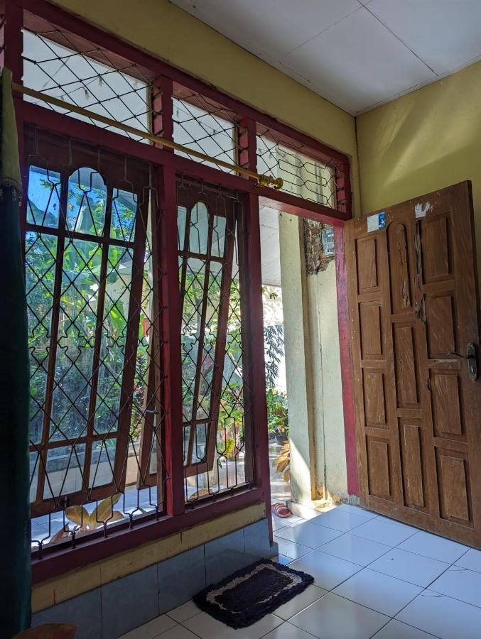 Agusfamily Homestay Лабуан-Бахо Экстерьер фото